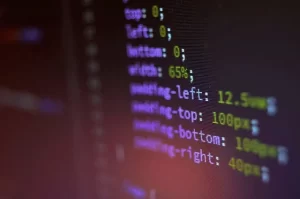 Pantalla con lineas de código en css