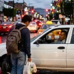 Taxista rechazando pasajero en iguala