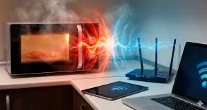 Microondas emitiendo señal y chocando con la señal emitida por un router.